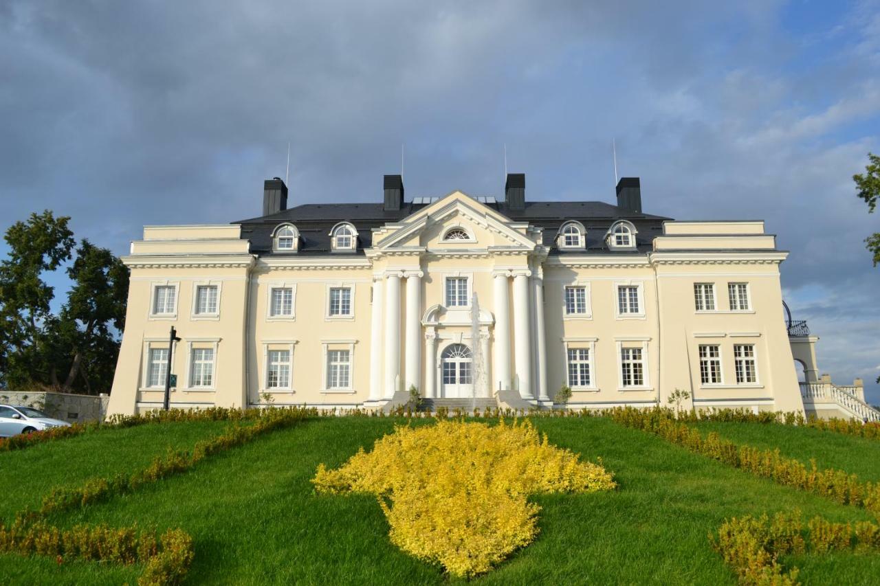 Palac Komierowo Sepolno Krajenskie Luaran gambar