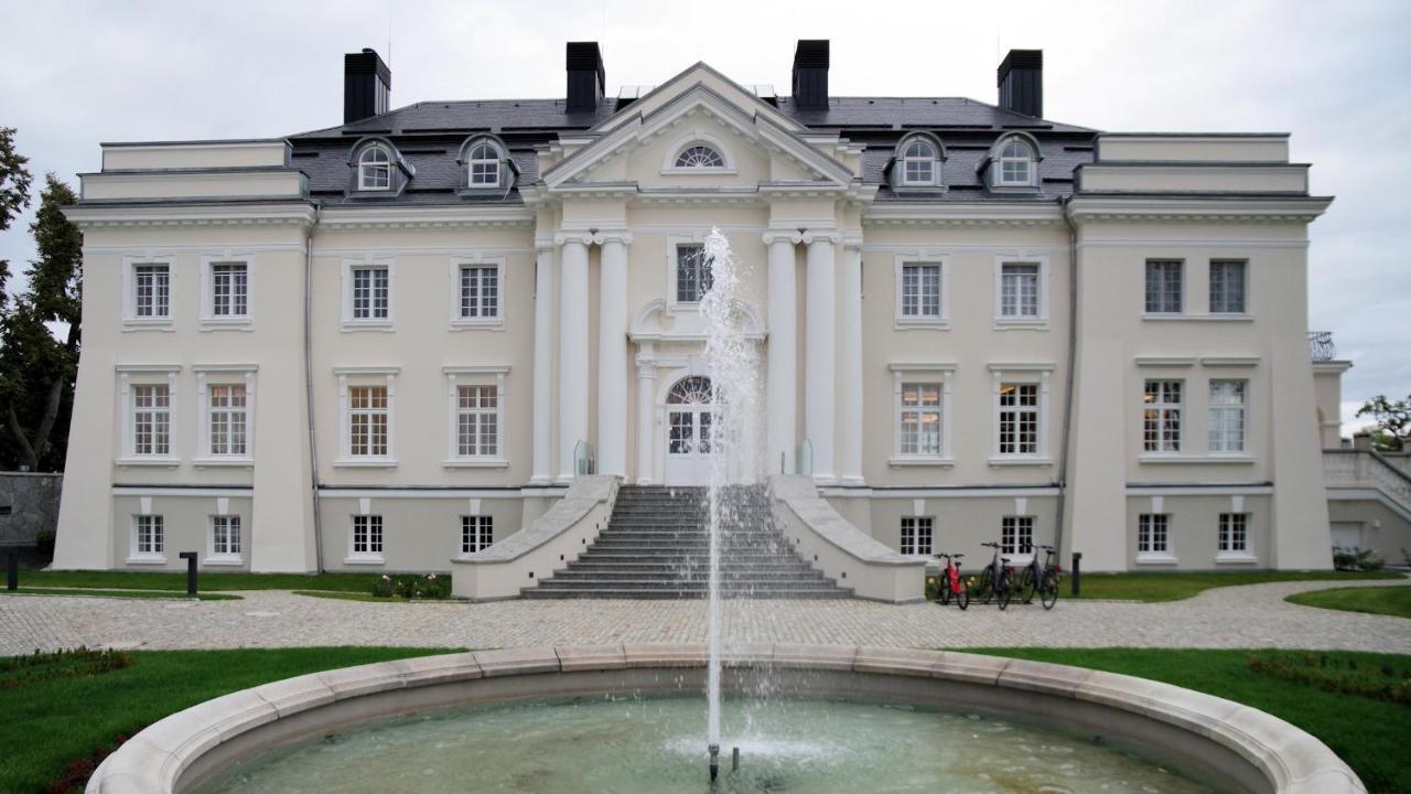 Palac Komierowo Sepolno Krajenskie Luaran gambar
