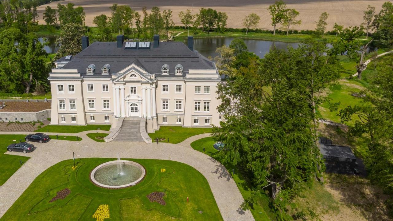 Palac Komierowo Sepolno Krajenskie Luaran gambar